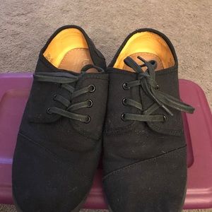 Toms black lace sneakers canvas. PRICE DROP